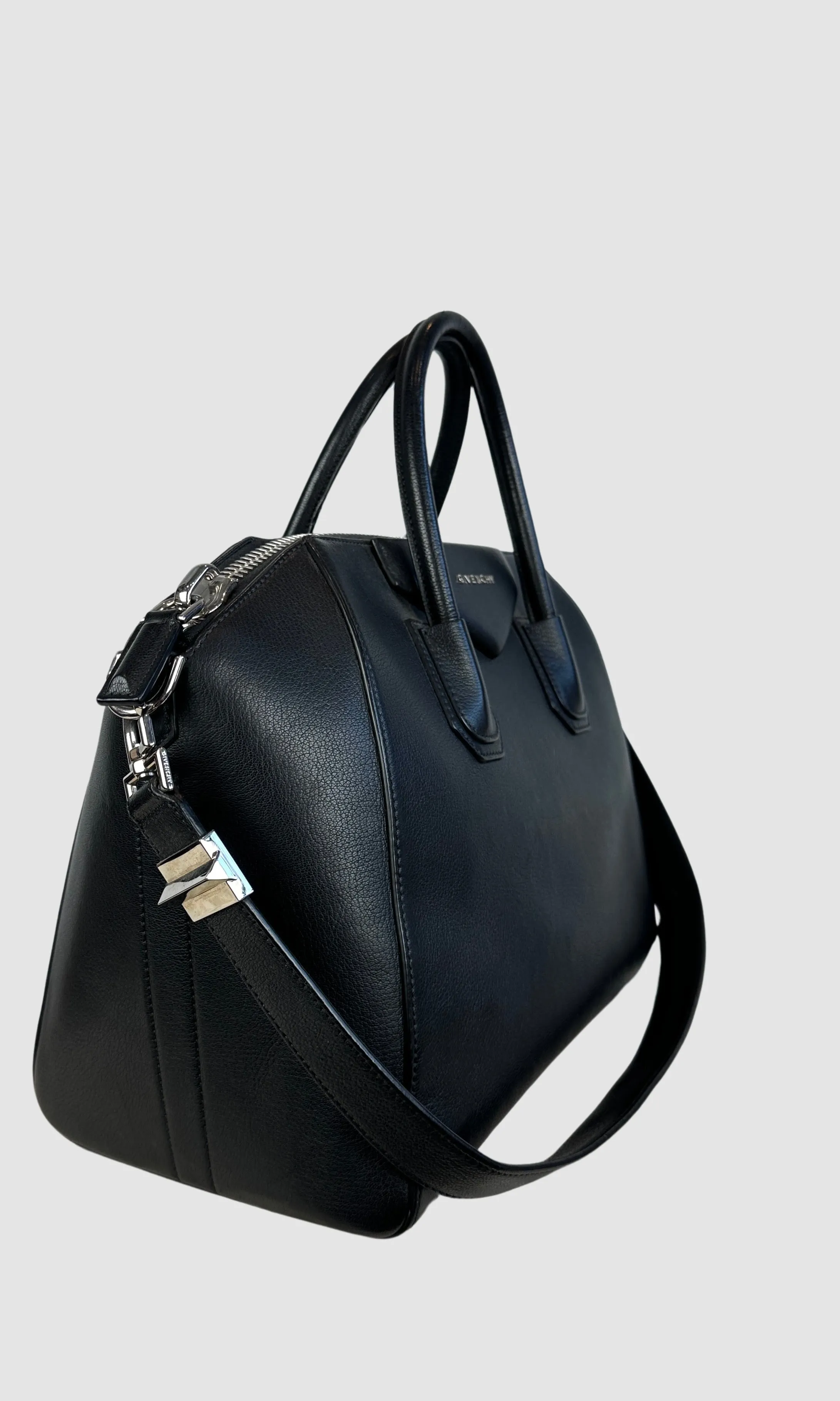 GIVENCHY Medium Antigona Bag • Made in Italy MPB0166